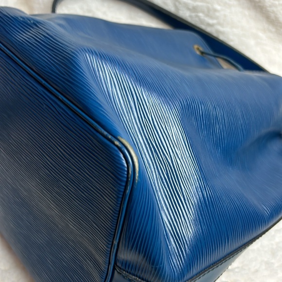 Beautiful Louis Vuitton Noé Bucket & Drawstring Bag Blue Epi Leather - Picture 6 of 12